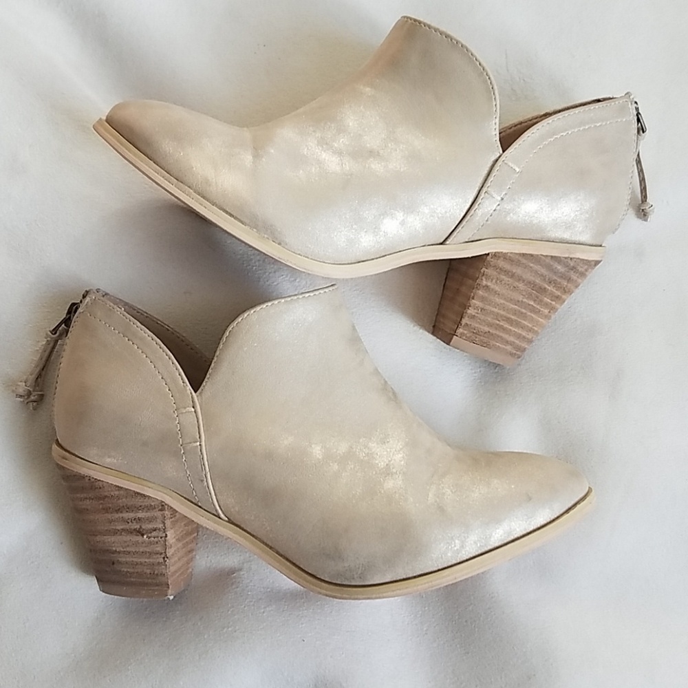 EUC N.Y.L.A "Niha" Gold Shimmery Cream Booties